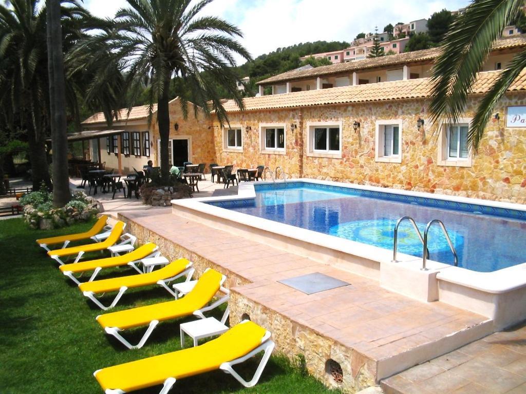Fonda Las Palmeras Font de sa Cala Luaran gambar